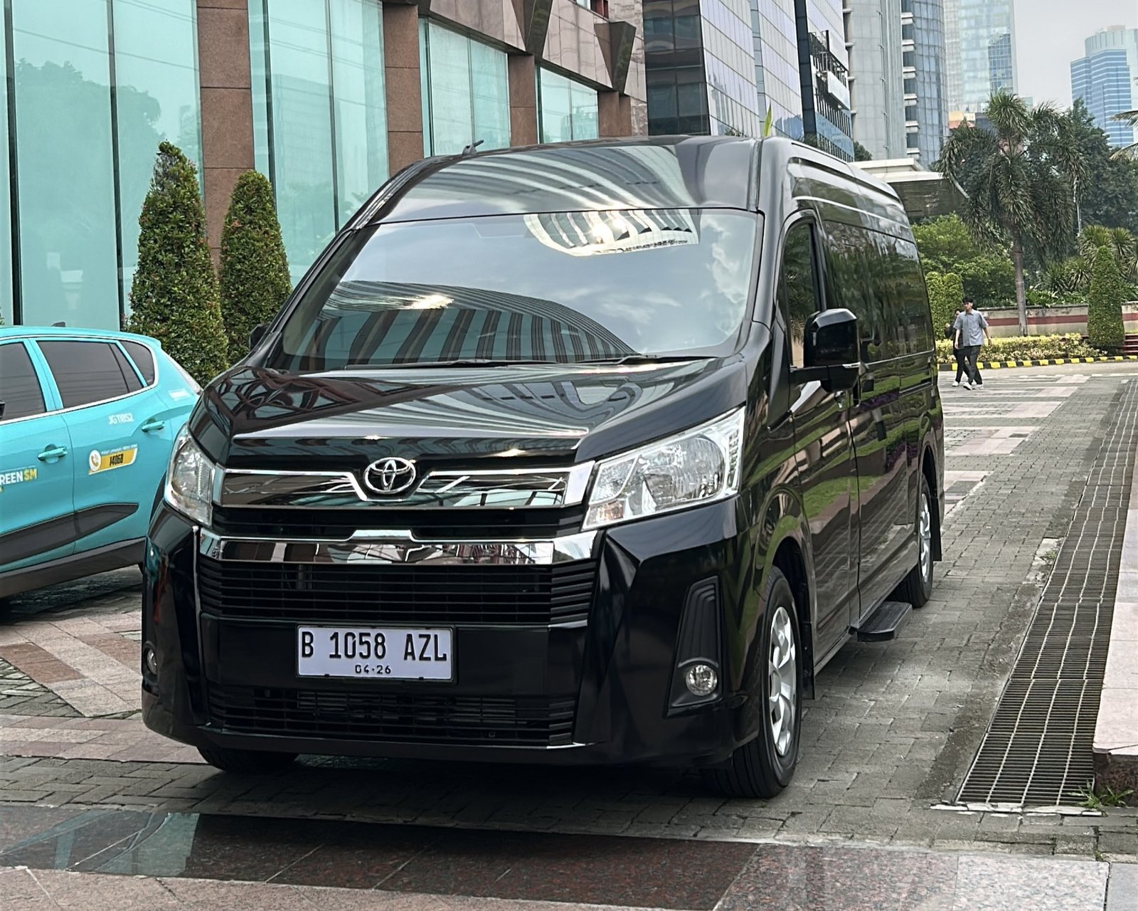 Kursi kulit premium dengan recline